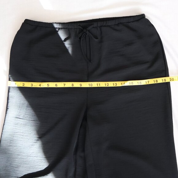 Elastic Waist - Wide Leg Black Pants - Size Small  - Side Pockets - Reitmans - Picture 7 of 13